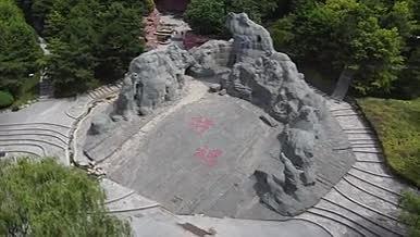 大唐芙蓉园诗魂广场峡谷雕像航拍视频的预览图